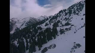 Горнолыжная база Каракол с птичьего полета. Flight on a FPV drone over the Karakol ski base