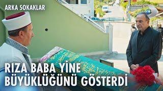 Rıza Baba tek başına cenaze namazı kıldı! | Arka Sokaklar 682. Bölüm