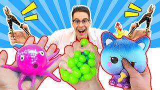 CORTANDO Y ABRIENDO JUGUETES SQUISHY Y ANTIESTRES BLANDITOS | El Gallinero de Mike