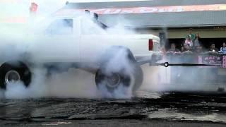 4 WHEEL BIG TRUCK BURNOUT - ALL 4 TIRES SPIN AT TRUCK WARZ