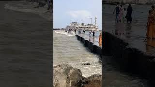 Ali ka dusra beta Mumbai ke sarjami per baitha hua Hai #slumdogmillionaire #mumbaidiaries #milanluth