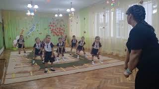 Ритмическая гимнастика с элементами "Zumba"  на координационной лестнице в подготовительной группе