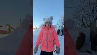 больше не люблю кататься на санках #жиза #юмор #shortsvideo #маша  # shorts