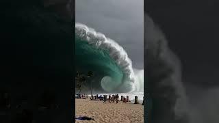 Surf’s up! Everyone run and grab your boards #tidalwave #tsunami #bigwaves by @stat.us.ia