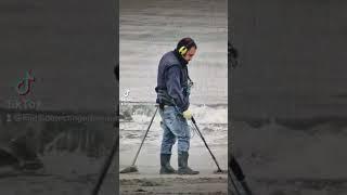 Hilarious Metal Detecting Short