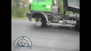 грузовик без одного колеса / truck without a wheel