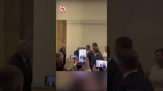 TBMM Başkanı seçiminde oy kullanmak için Meclis’e gelen Bahçeli, kuliste Özgür Özel ile tokalaştı.