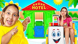 Maria Clara Pretends to Play Hotel with Julia | Pretend to play hotel - MC Divertida