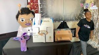 Snippy Snigit and Angelica Make a Dollhouse!