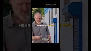 Тот человек достоин награды. Потому что он поступил по совести 