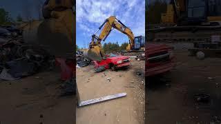 Crushing Tracker #crushing #heavyequipment #satisfying #junkyard #excavator #chevy