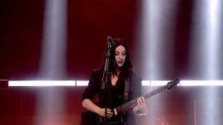 St. Vincent - Big Time Nothing (Live on The Graham Norton Show)