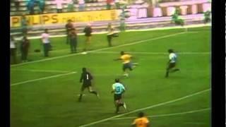 Pele dummy and miss v Uruguay