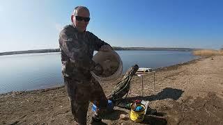 Открытие сезона. Первая рыбалка этого года по жидкой воде. Ловля на фидер леща.