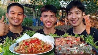 ส้มตำรสเด็ด กับกุ้งดองแซลมอนดองกินกับน้องๆ.