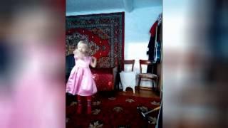 Девочка Кира танцует.  Вальс/Girl Kira dances. Waltz