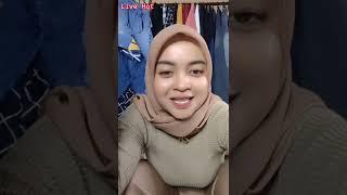 cewek jilbab tembem live tiktok jualan online di kentutin mbaknya || live hot epz.32