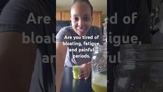 Day 8 liquid detox: celery, pineapple, ginger juice + herbs = bloating gone. Comment “GUIDE”! #detox