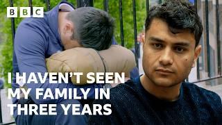 Adnan shares his asylum story with Freddie Flintoff in India - BBC