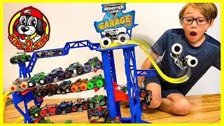 NEW 2022 Monster Jam GARAGE Playset UNBOXING  40th Anniversary Grave Digger & Zombie Monster Truck!