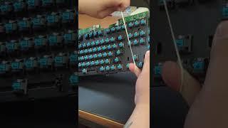 Soldering Loose Switches? Use Rubber Bands! #soldering #mechanicalkeyboard #rubberband #keyboard