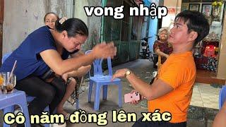 Vong nhập lên đồng phán Chị Trang có số tiền lớn của Việt Kiều tặng