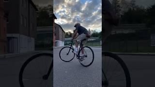 Fixed Gear - the Smooth 180 slide ️ #fixedgear #music #race #bike #brakeless #carbon #bikelife