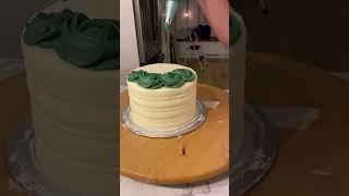 Simple Christmas cake decorating idea! Great for beginners 