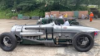 Brooklands Relived 2021 - Race between 4.5 Litre Bentley and Napier Railton