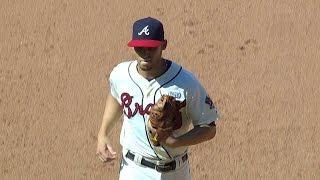 NYM@ATL: Simmons, Freeman turn a 3-6-3 double play