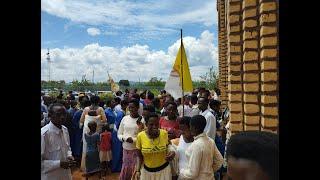 Chiese piene e carità: i volti della Chiesa in Burundi