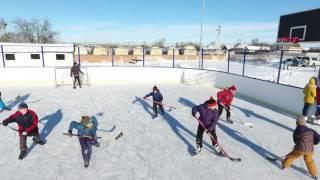 пацаны играют в хоккей-Russian boys play hockey