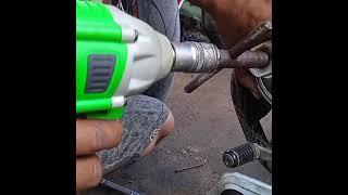 Proses mencabut magnet sepeda motor tanpa diketok.