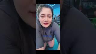 BUNDA CANTIK GEMOY LAGI DI TREMPAT GYM NI, BIASANYA PAKAI DASTER KAN, YUK IKUTIN AKTIFITAS BUNDA