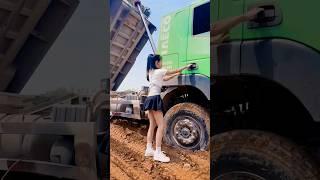 Japan's Trucking Heroine !