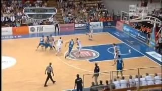 Alessandro Gentile gets called for traveling twice in four minutes
