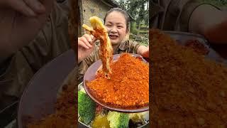 Oh my god, it's so fragrant. Spicy chili noodles. Oh my god, it's so fragrant.