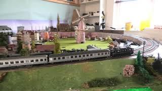 1 round on layout HAMO NS class 1200 w/ 1970 Dutch train Rotterdam--Venlo vv