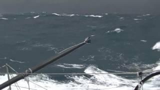 Images de tempête à bord de Finistère Mer Vent - Jean Le Cam / Vendée