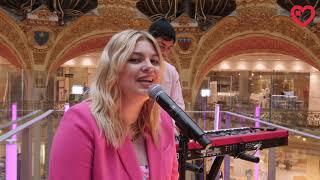 Concert de Louane pour CKDB aux Galeries Lafayettes ️