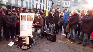 Marcello Calabrese - street guitarist - "Shine On You Crazy Diamond", live in Bergamo 2017