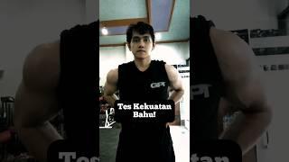 Machine Shoulder Press melatih otot bahu (front & lateral), triseps, dan traps atas