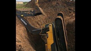 Trackhoe Accident! Excavator Fell into Hole! Two Excavators and a Dozer to Rescue! Caterpillar