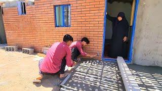 "Beauty and strength: cementing the front door of Abu's house with a stone and pleasant look"