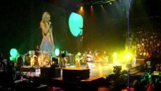 HQ Shakira - The Sun Comes Out (Sale El Sol) - 2010 - Waka Waka Live - She Wolf Live