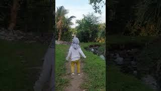 Aisyah Menyusuri Jalan Setapak