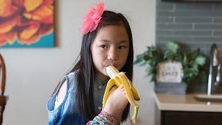 Incredible Seven-Year-Old Uses Her Feet As Hands