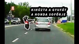 KIKÉSZÍTETTE IDEGILEG a motorost a Honda sofőrje