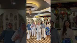 BUNDA PAKE BAJU SERBA BIRU SAMA BESTI DI ARAB #leika #shorts #viral