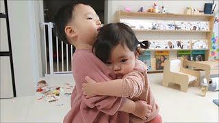 [SUB] A cute Korean kid gives the warmest welcome to her friend who she hasn't seen in a while. 